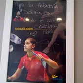Dedicatoria de Carolina Marín en la Heladería Delizia de Granada Dedicatoria de Carolina Marín en la Heladería Delizia de Granada
