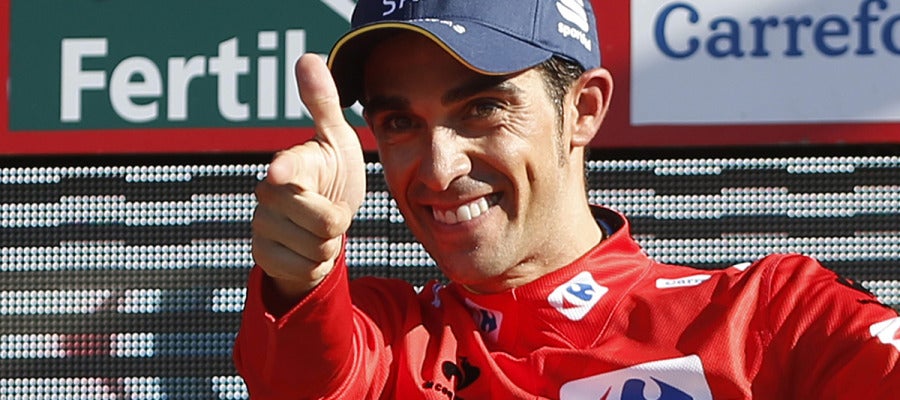 Alberto Contador, con el maillot rojo en el podio Alberto Contador, con el maillot rojo en el podio