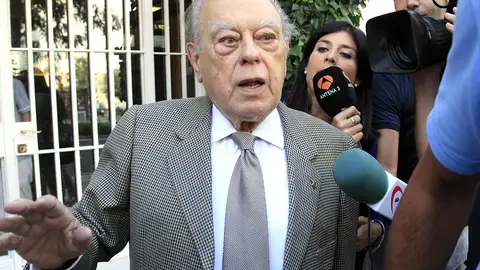 Jordi Pujol, saliendo de su domicilio Jordi Pujol, saliendo de su domicilio