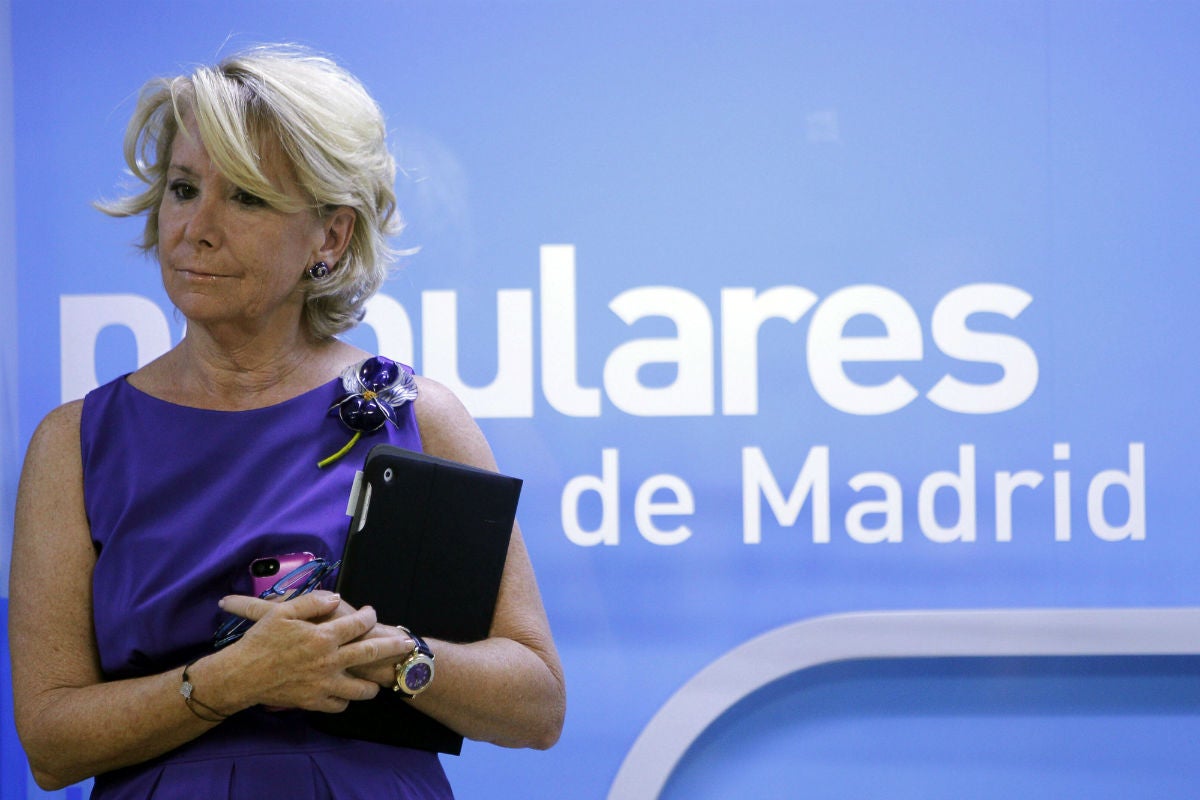 Esperanza Aguirre: "Los sueldos de los políticos no dan para mucho y Primark tiene muy buenos precios" Esperanza Aguirre: "Los sueldos de los políticos no dan para mucho y Primark tiene muy buenos precios"