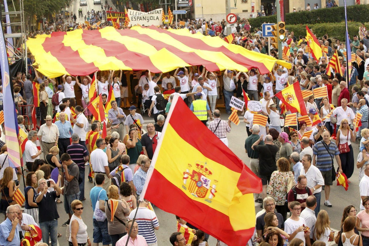 Rubén Amón indulta al catalán no soberanista: "Se le reprocha su inmovilismo como complicidad con la independencia y no es así" Rubén Amón indulta al catalán no soberanista: "Se le reprocha su inmovilismo como complicidad con la independencia y no es así"