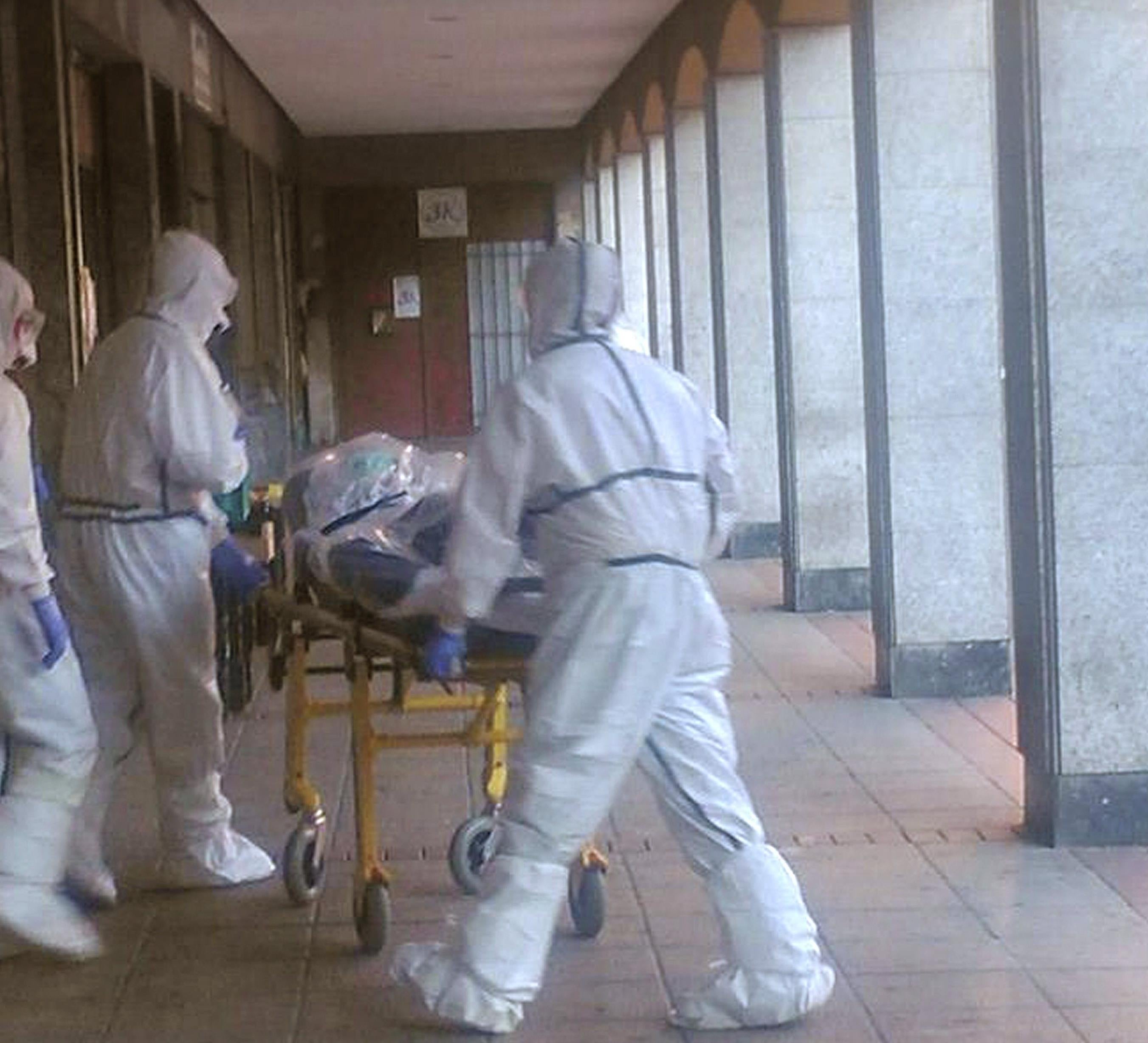 José Luis del Pozo: "Desde la experimentación con animales al uso humano suelen pasar ocho años y eso nos lo estamos saltando ahora" José Luis del Pozo: "Desde la experimentación con animales al uso humano suelen pasar ocho años y eso nos lo estamos saltando ahora"