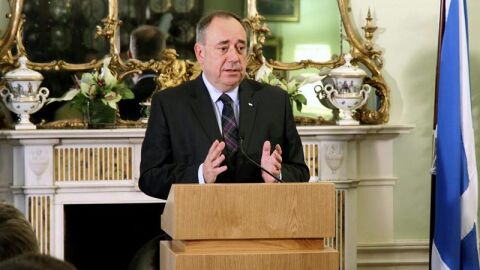 Salmond anuncia su dimisi&oacute;n