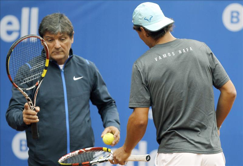 Toni Nadal en el Congreso del PP: "Si Carlos Alcaraz gana Wimbledon la mitad de lo que gane va a venir a las arcas del país" Toni Nadal en el Congreso del PP: "Si Carlos Alcaraz gana Wimbledon la mitad de lo que gane va a venir a las arcas del país"