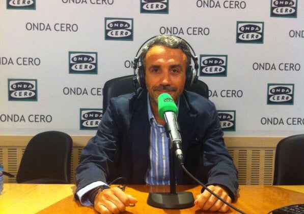 Carlos Fernández, Community Manager de la policía: "Apuesto por los tuits de impacto para llegar a la gente" Carlos Fernández, Community Manager de la policía: "Apuesto por los tuits de impacto para llegar a la gente"