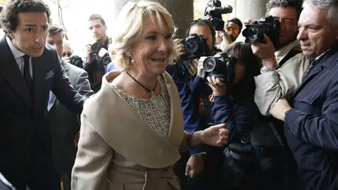 Esperanza Aguirre a su llegada a los juzgados Esperanza Aguirre a su llegada a los juzgados