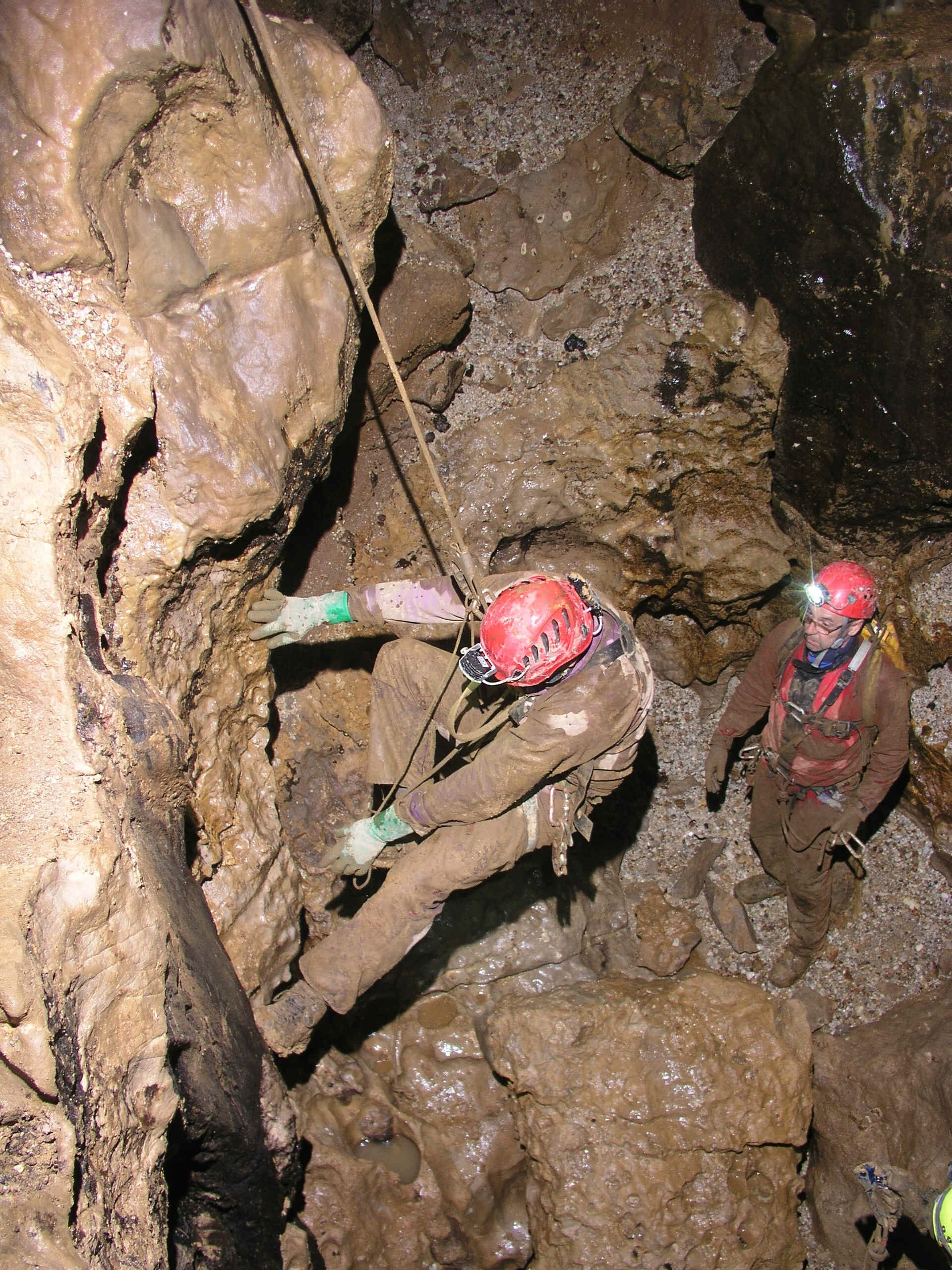Los Fósforos: ¿Cuál es el atractivo de la espeleología? Los Fósforos: ¿Cuál es el atractivo de la espeleología?