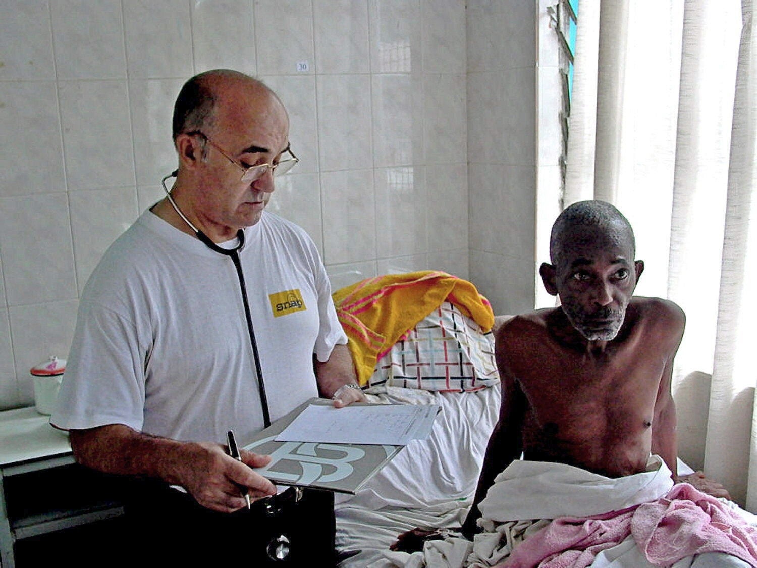 Manuela Cabero: "Puede haber miles de accidentes que lleven al contagio, pero el traje es seguro" Manuela Cabero: "Puede haber miles de accidentes que lleven al contagio, pero el traje es seguro"