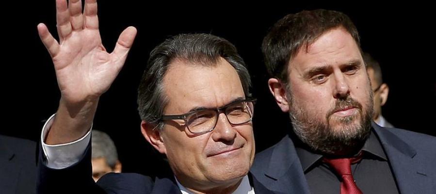 Mas y Junqueras tras la firma del decreto de convocatoria de la consulta del 9N Mas y Junqueras tras la firma del decreto de convocatoria de la consulta del 9N