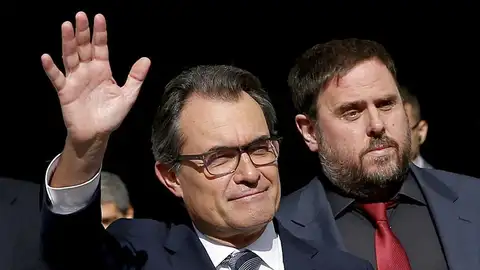 Mas y Junqueras tras la firma del decreto de convocatoria de la consulta del 9N Mas y Junqueras tras la firma del decreto de convocatoria de la consulta del 9N