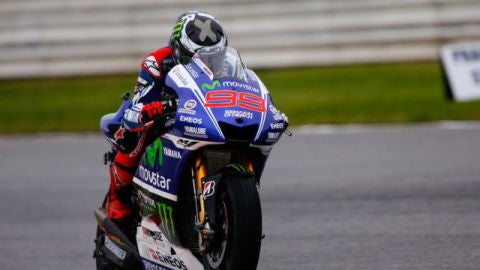Jorge Lorenzo logra la victoria en Motorland