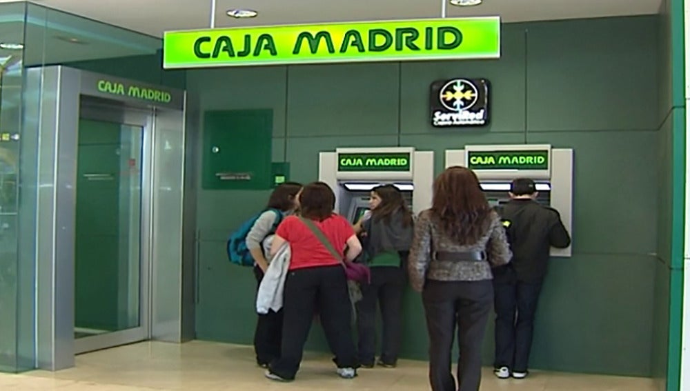 El juez pregunta al Banco de España si conocía las "tarjetas fantasma" de Caja Madrid