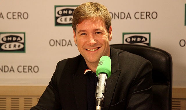 Humor con Carlos Latre: Mariano Rajoy asegura que el PSOE se lo ha puesto a huevo Humor con Carlos Latre: Mariano Rajoy asegura que el PSOE se lo ha puesto a huevo