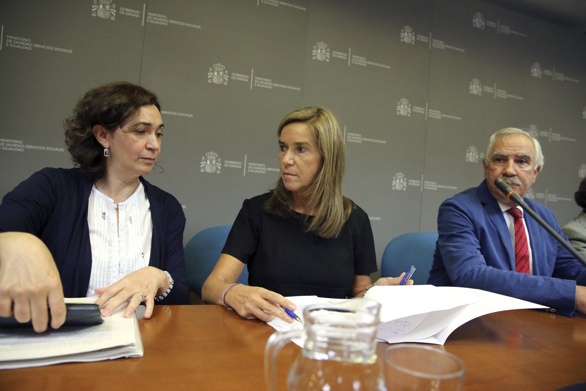 Personas físicas: "No es momento de dimisiones pero si Ana Mato no está a la altura…" Personas físicas: "No es momento de dimisiones pero si Ana Mato no está a la altura…"