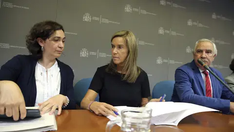 La ministra de Sanidad, Ana Mato, junto a Mercedes Vinuesa y Antonio Alemany La ministra de Sanidad, Ana Mato, junto a Mercedes Vinuesa y Antonio Alemany