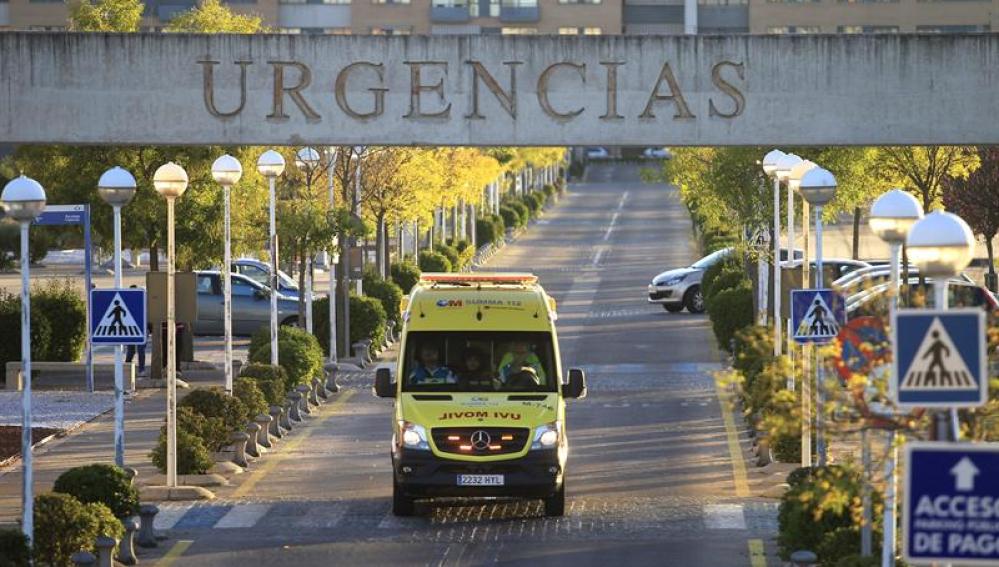  Vista de la entrada de urgencias del hospital de Alcorcón