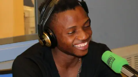 Lass Bangoura en Al Primer Toque Lass Bangoura en Al Primer Toque