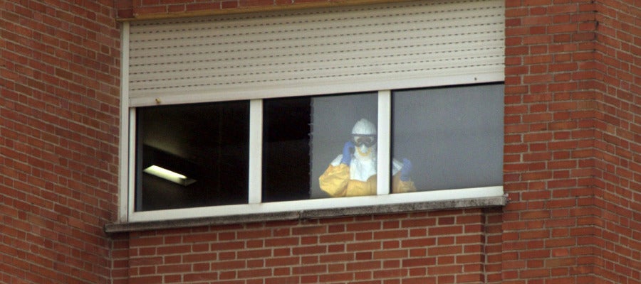 Vista exterior de la habitación de Teresa Romero en el hospital Vista exterior de la habitación de Teresa Romero en el hospital