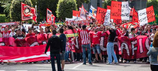 Peñista del Sporting: "Puede que el momento del equipo haya influido en la poca venta de entradas para el Bernabéu" Peñista del Sporting: "Puede que el momento del equipo haya influido en la poca venta de entradas para el Bernabéu"