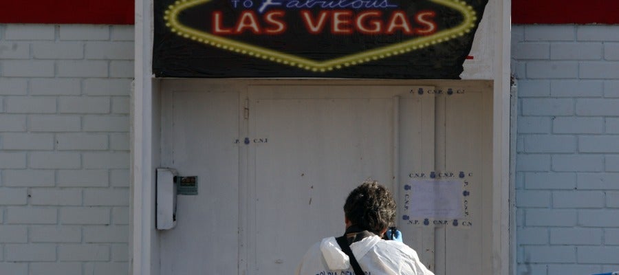 La policía científica realiza su trabajo en el club de alterne 'Las Vegas' en Medina del Campo La policía científica realiza su trabajo en el club de alterne 'Las Vegas' en Medina del Campo
