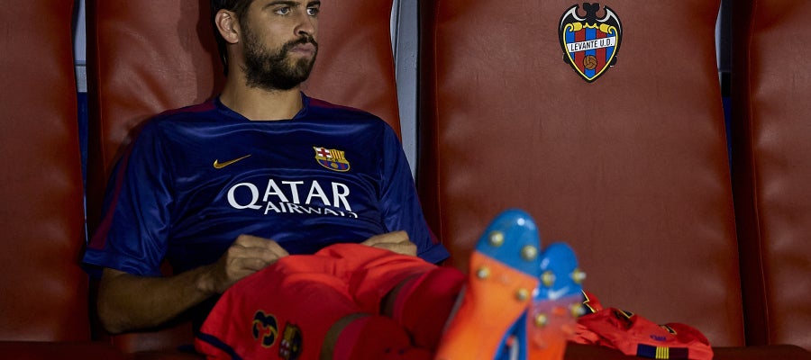 Gerard Piqué, en el banquillo durante un partido del Barcelona Gerard Piqué, en el banquillo durante un partido del Barcelona