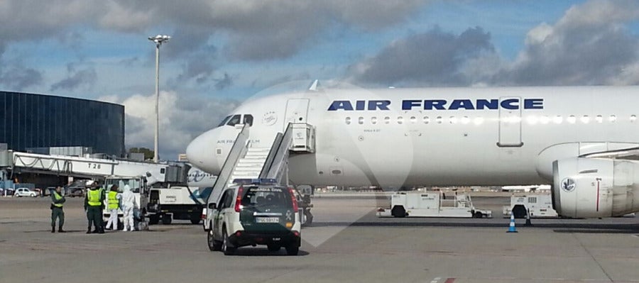 El avión de Air France en el que se activó el protocolo de emergencia por ébola El avión de Air France en el que se activó el protocolo de emergencia por ébola