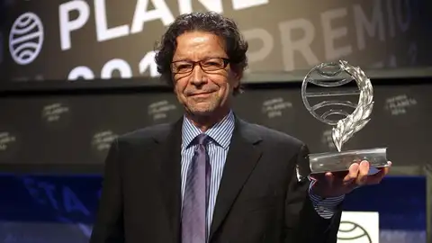 El escritor y periodista mexicano, Jorge Zepeda, con el Premio Planeta El escritor y periodista mexicano, Jorge Zepeda, con el Premio Planeta
