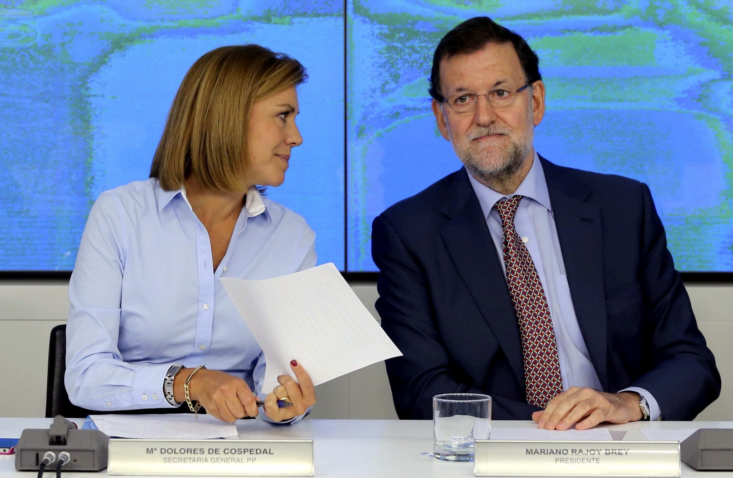 Personas físicas: Amor incondicional de De Cospedal a Rajoy Personas físicas: Amor incondicional de De Cospedal a Rajoy