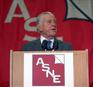 Muere a los 93 años Benjamin Bradlee, leyenda del periodismo Muere a los 93 años Benjamin Bradlee, leyenda del periodismo