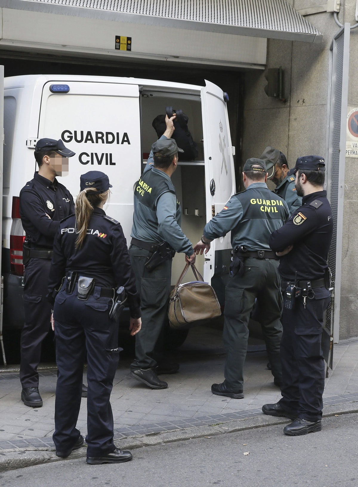 Cuatro de los diecisiete detenidos en la operación Púnica ya están en la Audiencia Cuatro de los diecisiete detenidos en la operación Púnica ya están en la Audiencia