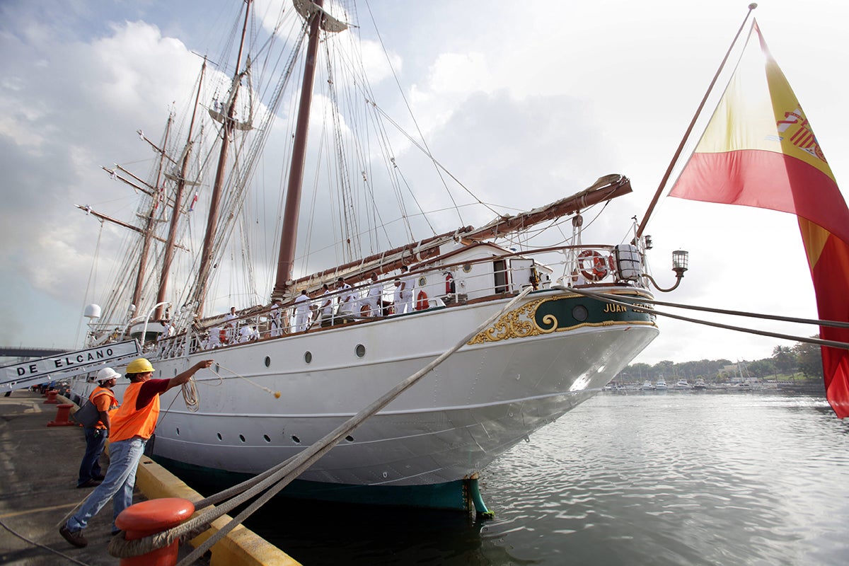 Territorio Negro: Juan Sebastián Elcano, el barco de la Armada, el barco del Mondongo Territorio Negro: Juan Sebastián Elcano, el barco de la Armada, el barco del Mondongo