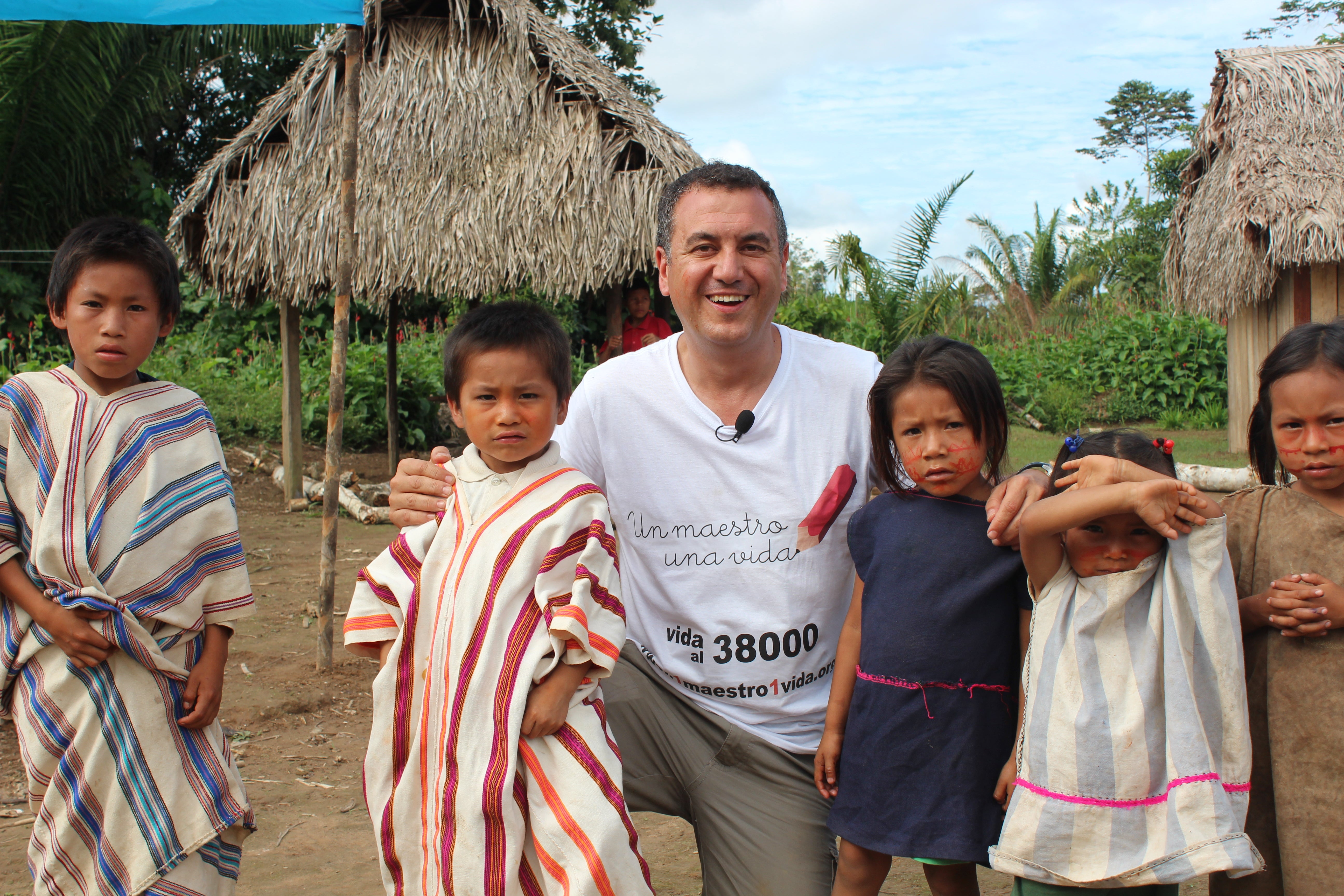 Roberto Brasero nos habla del proyecto 'Un maestro, una vida' Roberto Brasero nos habla del proyecto 'Un maestro, una vida'