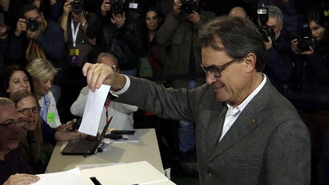Artur Mas vota en el 9-N