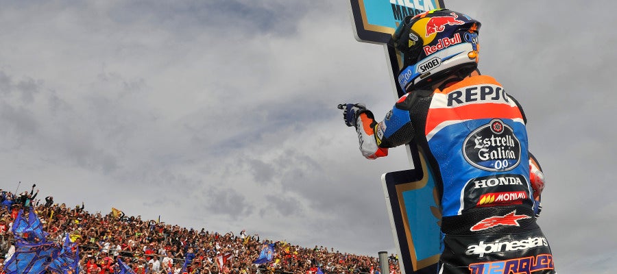 Alex Márquez celebra con la afición el mundial de Moto 3 Alex Márquez celebra con la afición el mundial de Moto 3