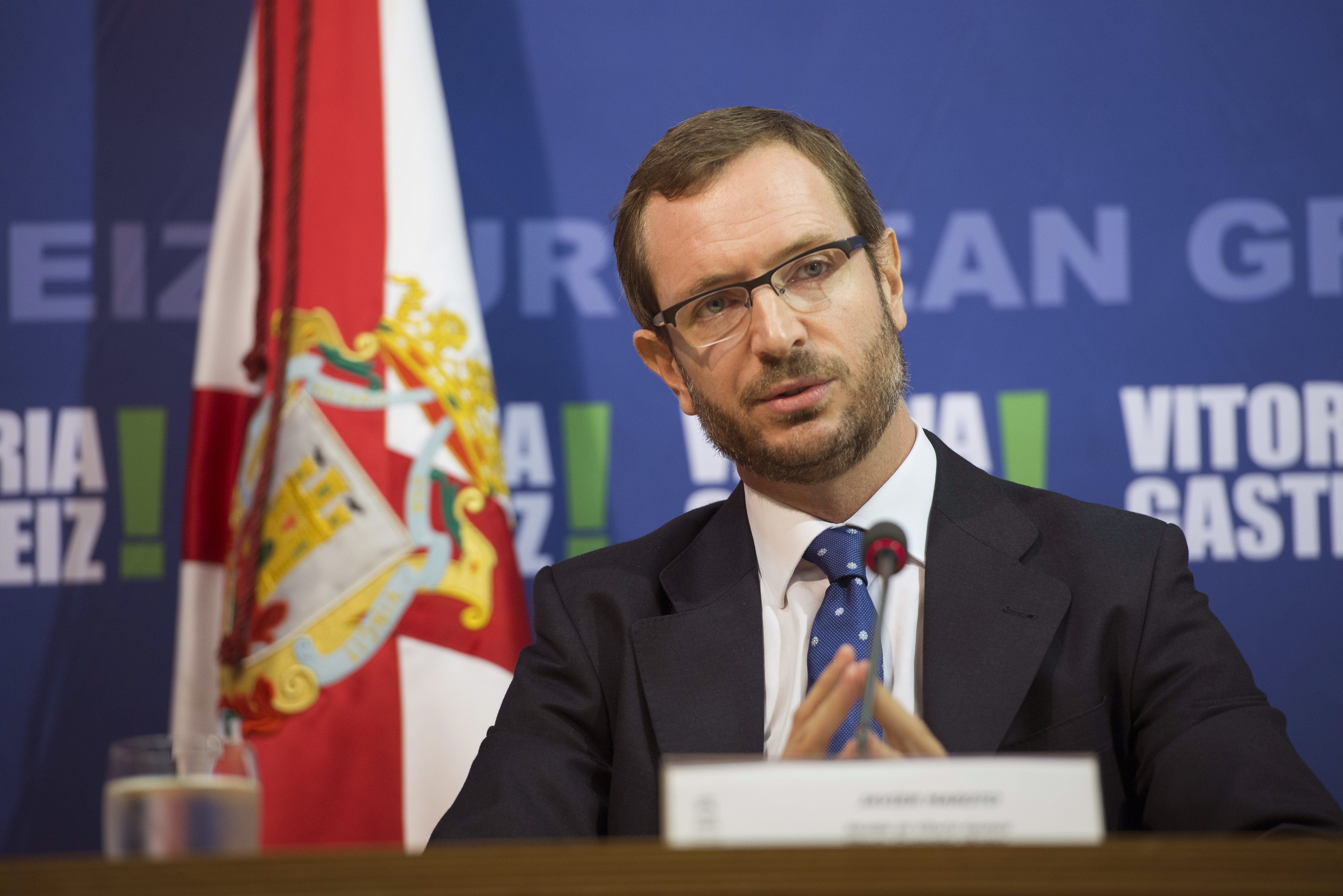 El PP replica a Aznar que Ciudadanos está en el centro-izquierda y apoya al PSOE El PP replica a Aznar que Ciudadanos está en el centro-izquierda y apoya al PSOE