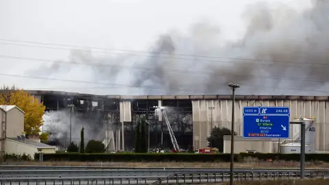 Vista de una fachada que se ha derrumbado en la planta principal de la empresa cárnica Campofrío en Burgos Vista de una fachada que se ha derrumbado en la planta principal de la empresa cárnica Campofrío en Burgos
