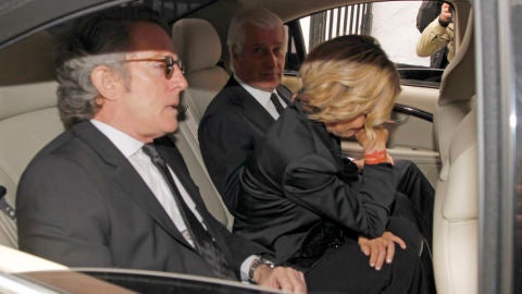 Alfonso D&iacute;ez, Carlos y Eugenia Mart&iacute;nez de Irujo, rotos de dolor