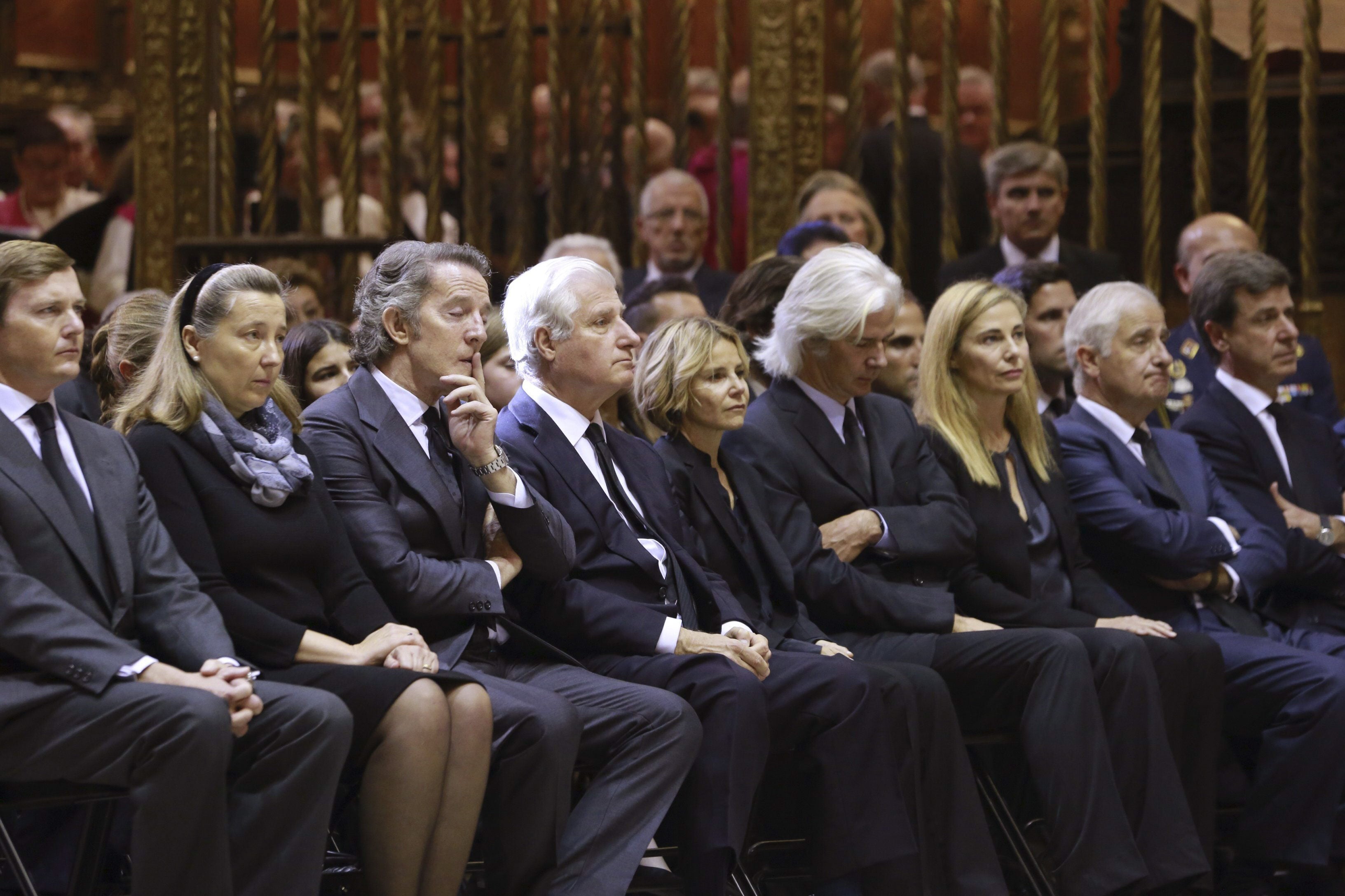 Una catedral de Sevilla abarrotada da el último adiós a la Duquesa de Alba Una catedral de Sevilla abarrotada da el último adiós a la Duquesa de Alba