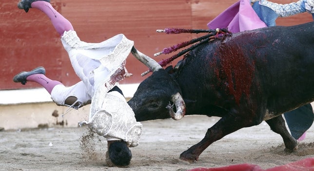 Aquí en la Onda.Navarra.Va por Ustedes. Luis Bolívar: "Cuando un hombre se propone superarse lo consigue: saqué muletazos a los Miura en San Fermín". Aquí en la Onda.Navarra.Va por Ustedes. Luis Bolívar: "Cuando un hombre se propone superarse lo consigue: saqué muletazos a los Miura en San Fermín".