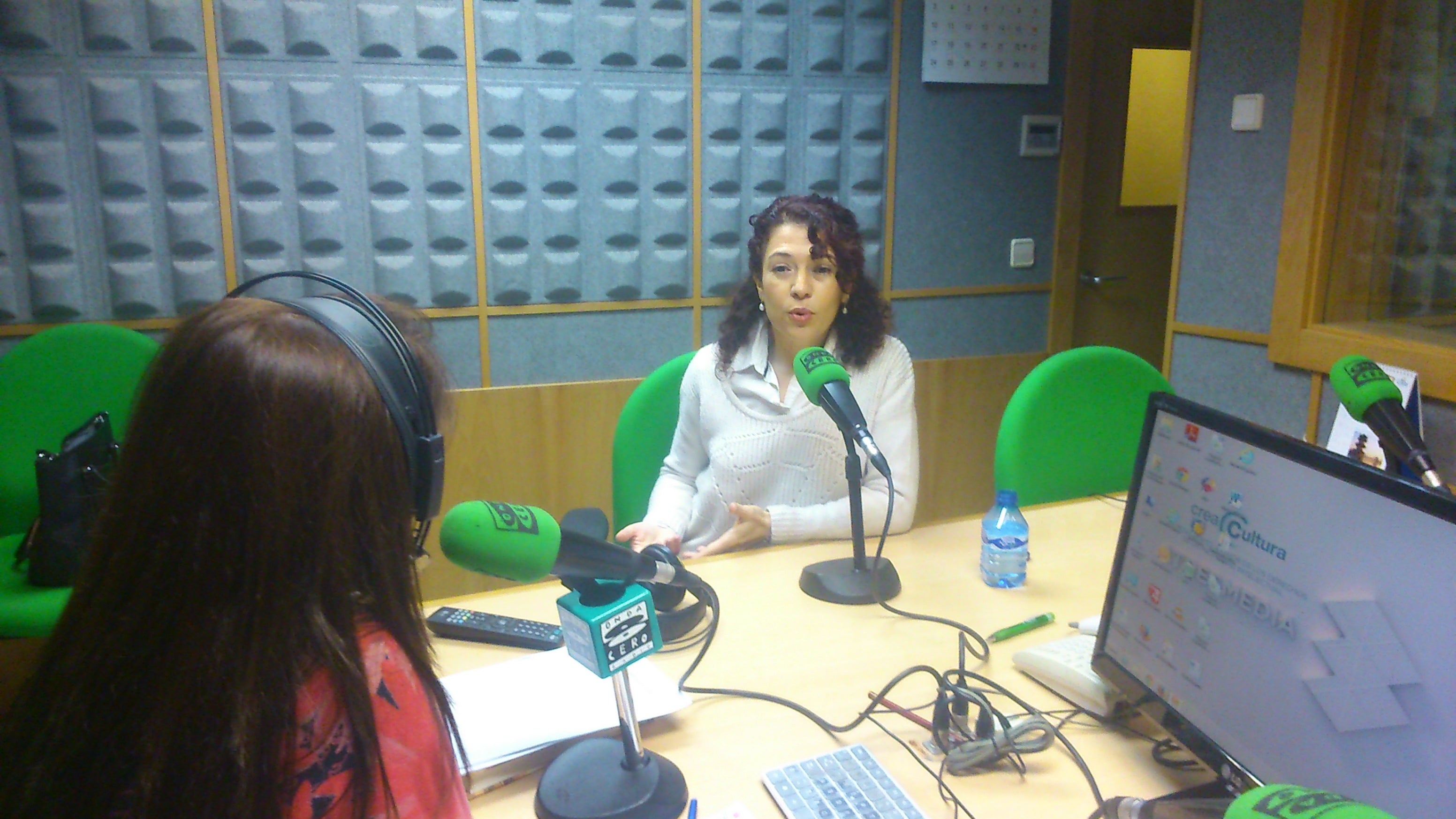 Pamplona en la Onda. "El próximo funeral será el tuyo" es la primera novela de Estela Chocarro basada en un crimen real que ocurrió en Cárcar. Pamplona en la Onda. "El próximo funeral será el tuyo" es la primera novela de Estela Chocarro basada en un crimen real que ocurrió en Cárcar.