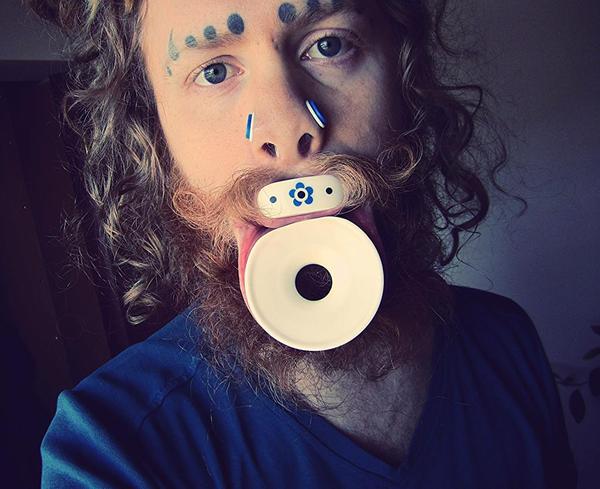 Debate de lobas: Un joven ruso se opera ocho veces para parecerse a un ornitorrinco Debate de lobas: Un joven ruso se opera ocho veces para parecerse a un ornitorrinco