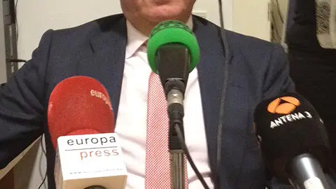 Luis de Guindos, ministro de Economía, durante la entrevista en Onda Cero Luis de Guindos, ministro de Economía, durante la entrevista en Onda Cero