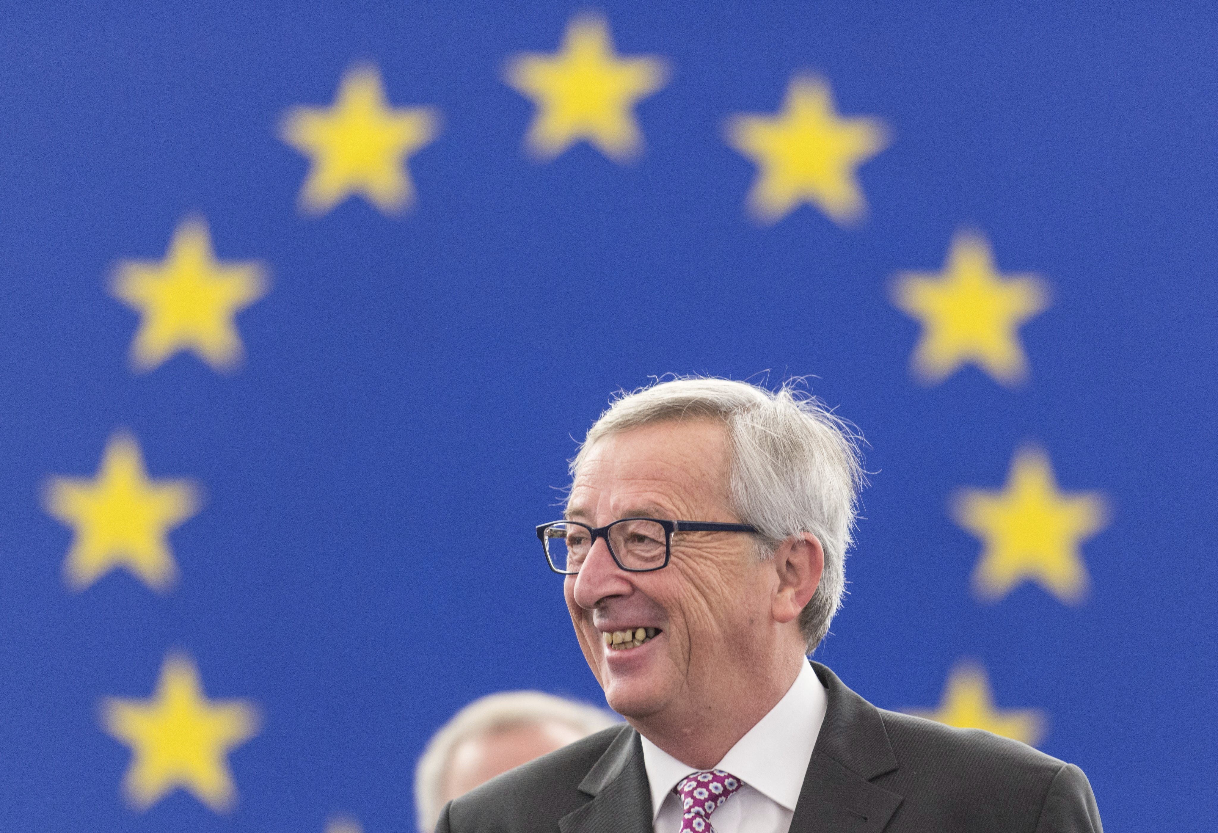 La Brújula de la economía: La Comisión Europea cree que España no cumplirá con el déficit público La Brújula de la economía: La Comisión Europea cree que España no cumplirá con el déficit público