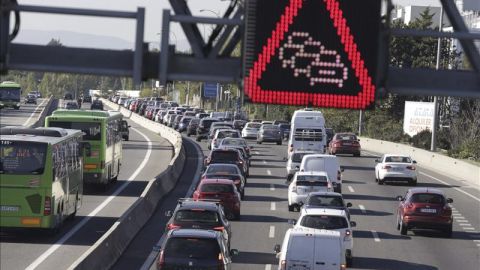 Atasco en la Autov&iacute;a A-6 carretera de La Coru&ntilde;a.