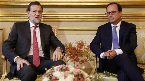 Hollande recibe a Rajoy en el El&iacute;seo para copresidir la XXIV cumbre bilateral