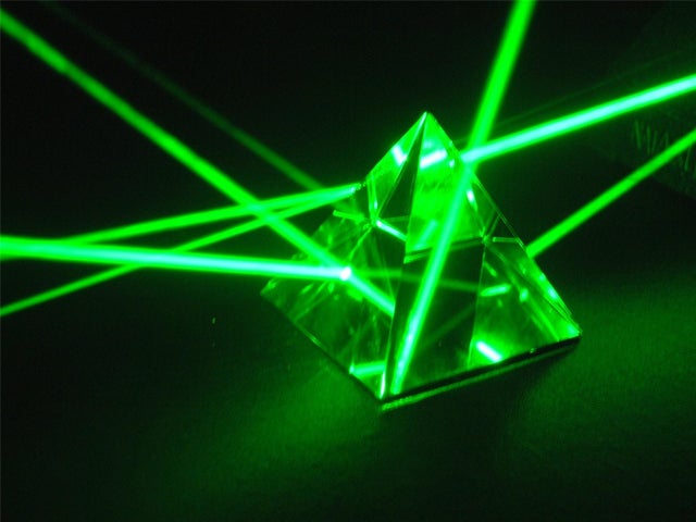 La Brújula de la Ciencia: Cómo funciona el láser La Brújula de la Ciencia: Cómo funciona el láser