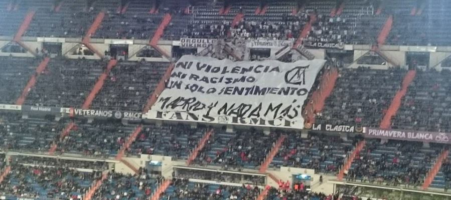 Pancarta contra la violencia durante el partido de Copa en el Bernabéu Pancarta contra la violencia durante el partido de Copa en el Bernabéu