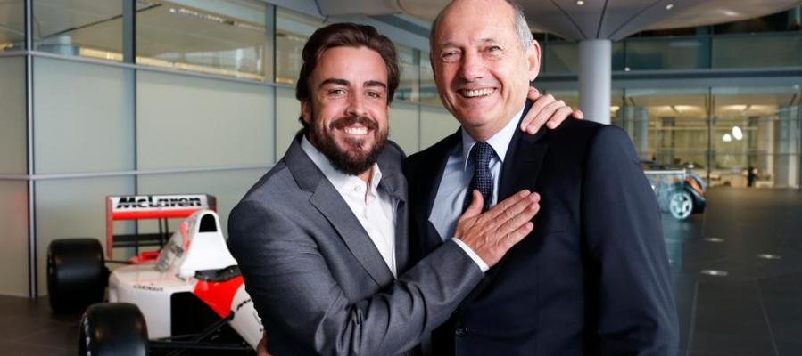 Fernando Alonso y Ron Dennis en Woking Fernando Alonso y Ron Dennis en Woking