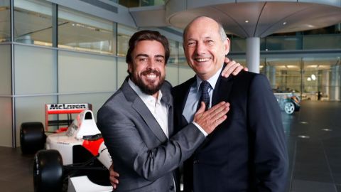 Fernando Alonso y Ron Dennis en Woking