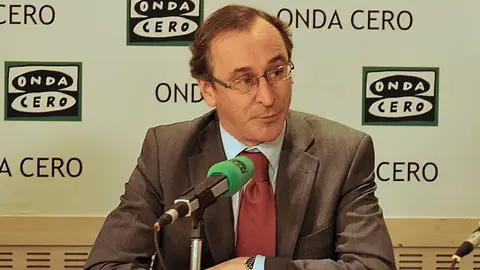 Alfonso Alonso, ministro de Sanidad, durante su entrevista en Onda Cero Alfonso Alonso, ministro de Sanidad, durante su entrevista en Onda Cero